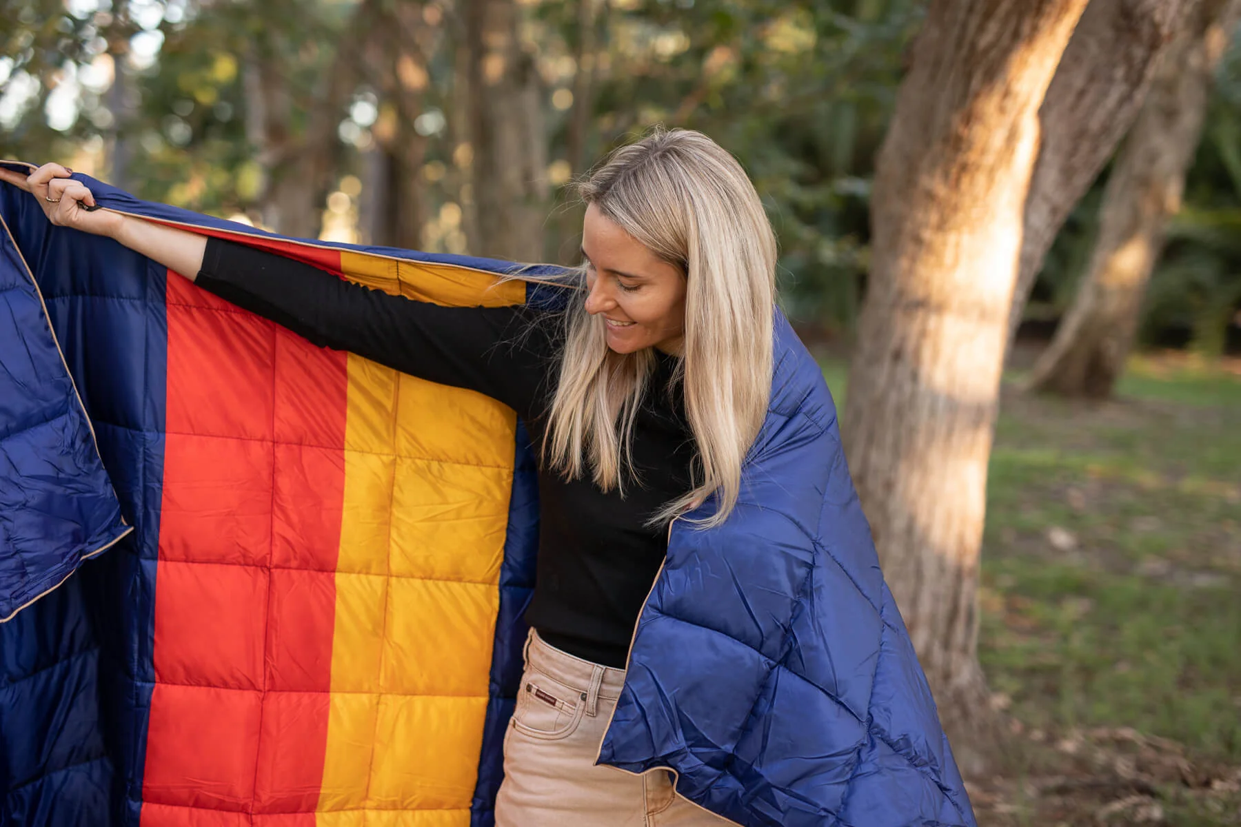 Adelaide Crows - AFL Sustainable Down Puffy Blanket - Image 7