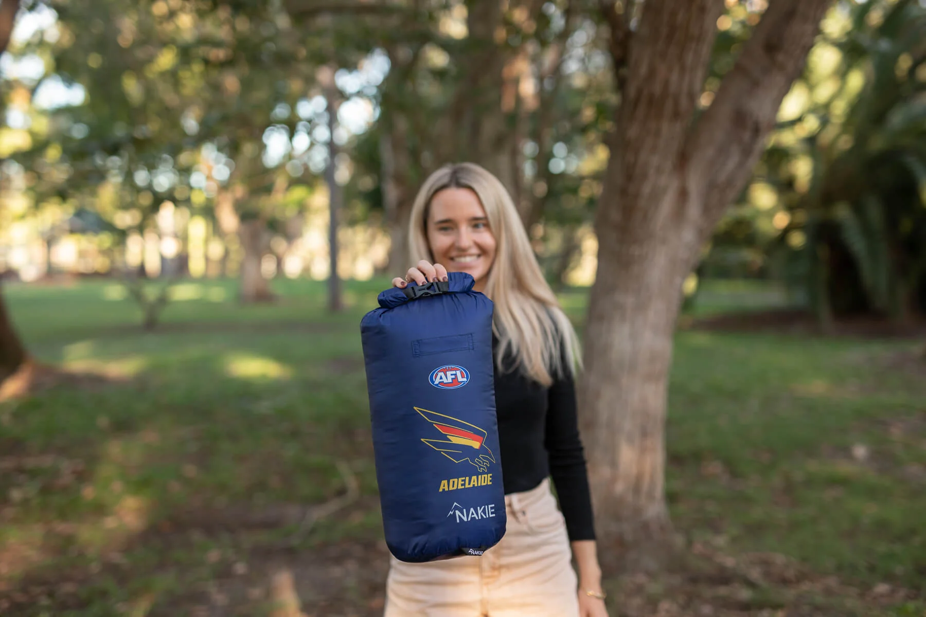 Adelaide Crows - AFL Sustainable Down Puffy Blanket - Image 8