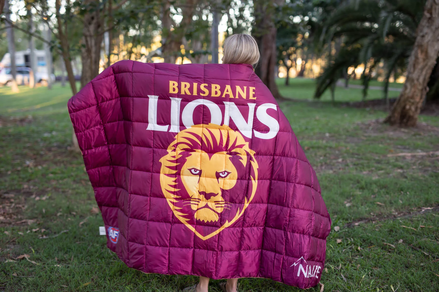 Brisbane Lions - AFL Sustainable Down Puffy Blanket - Image 2