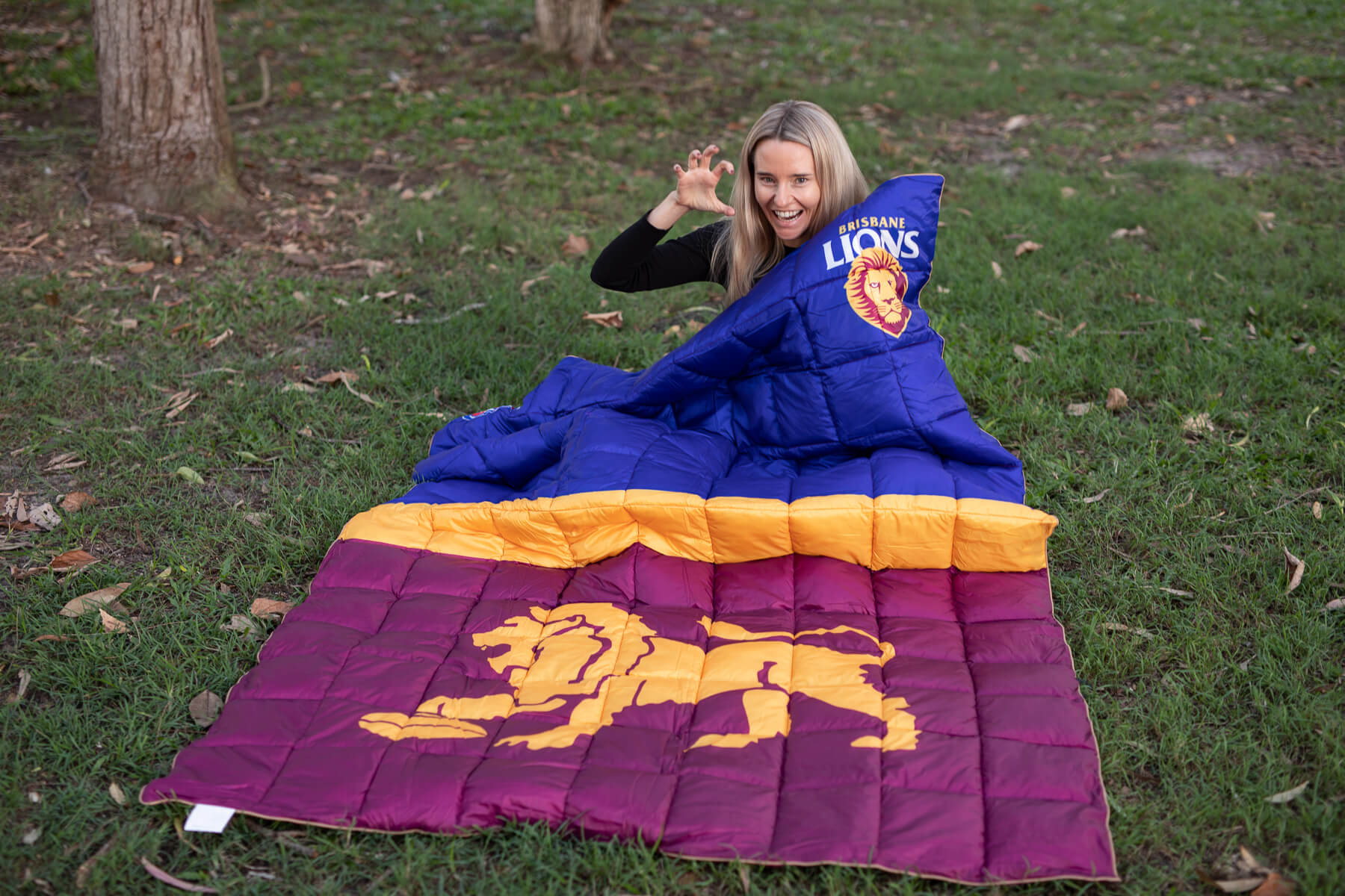 Brisbane Lions - AFL Sustainable Down Puffy Blanket - Image 4