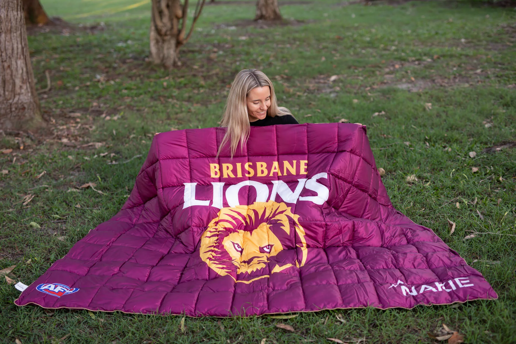 Brisbane Lions - AFL Sustainable Down Puffy Blanket - Image 6