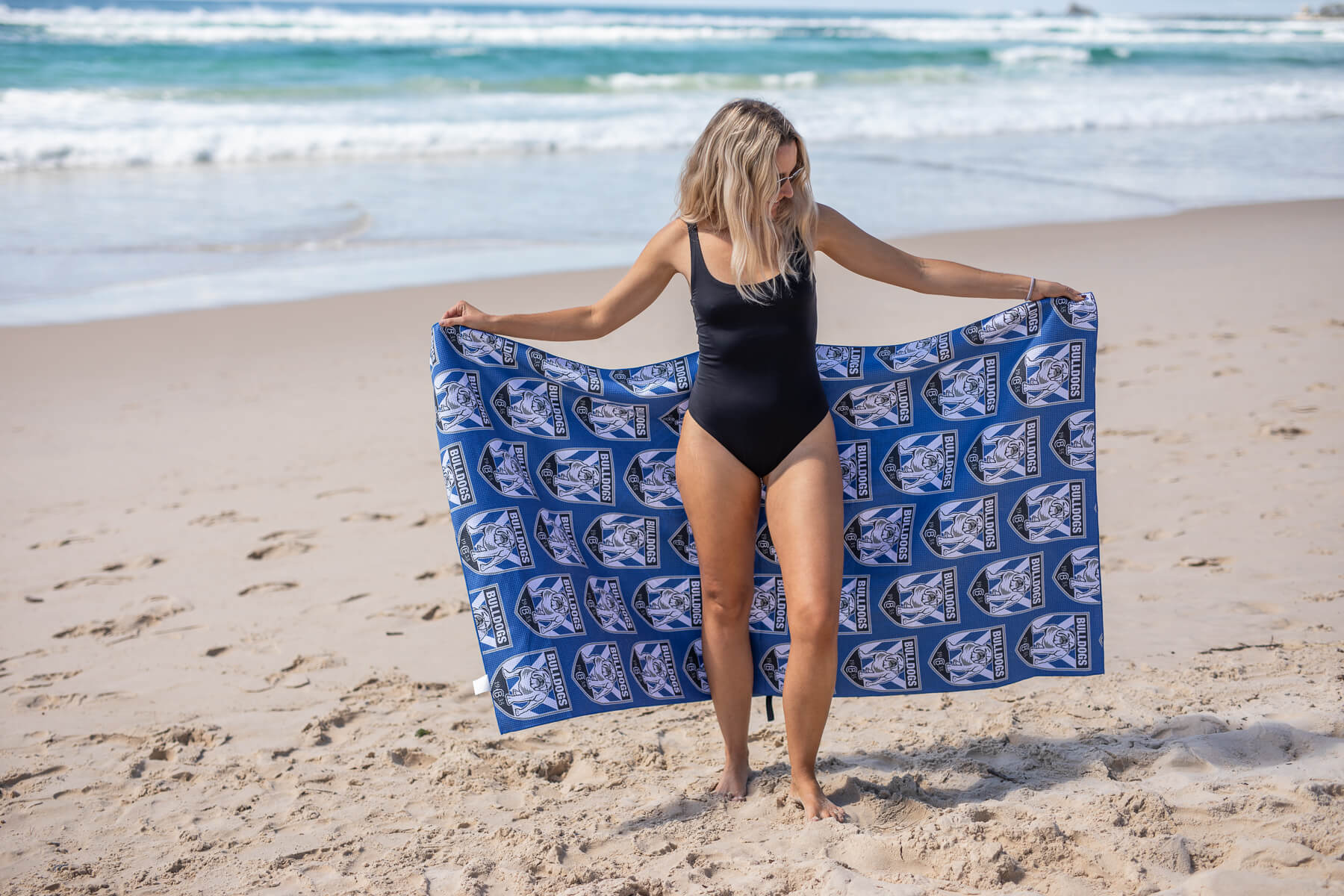 Bulldogs - NRL Recycled Sand Free Beach Towel - Image 2