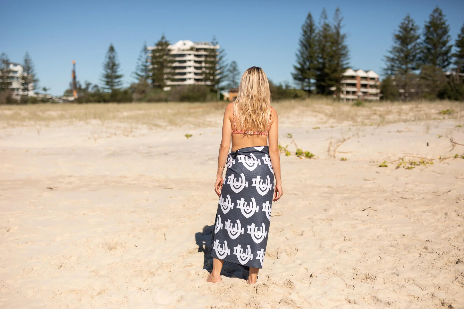 Carlton Blues - AFL Recycled Sand Free Beach Towel - Image 9