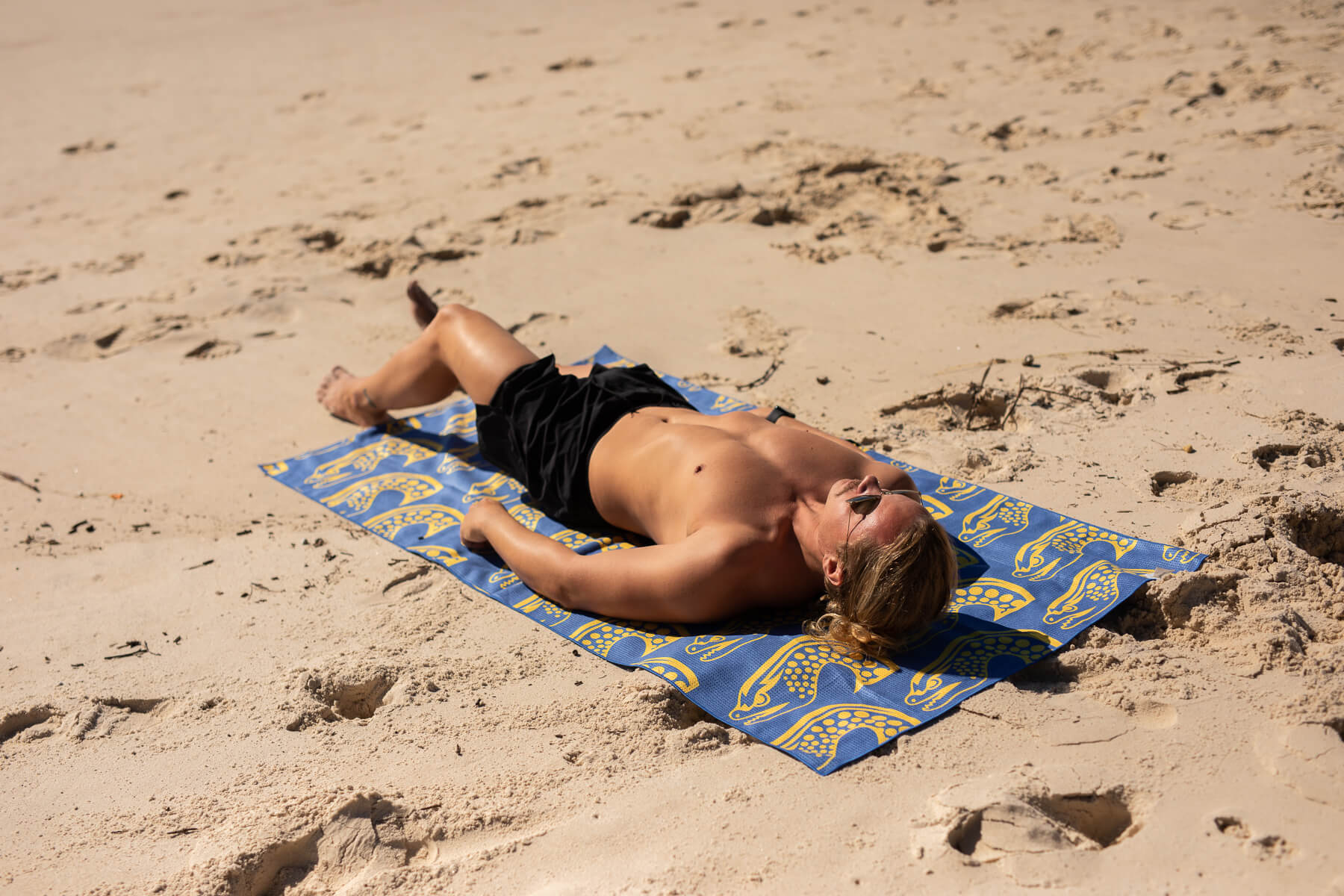 Eels - NRL Recycled Sand Free Beach Towel - Image 7