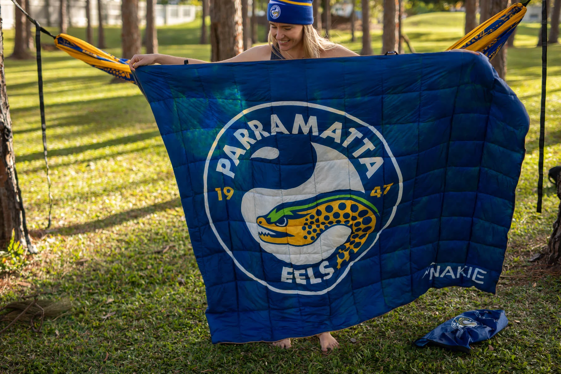 Eels - NRL Sustainable Down Puffy Blanket - Image 4