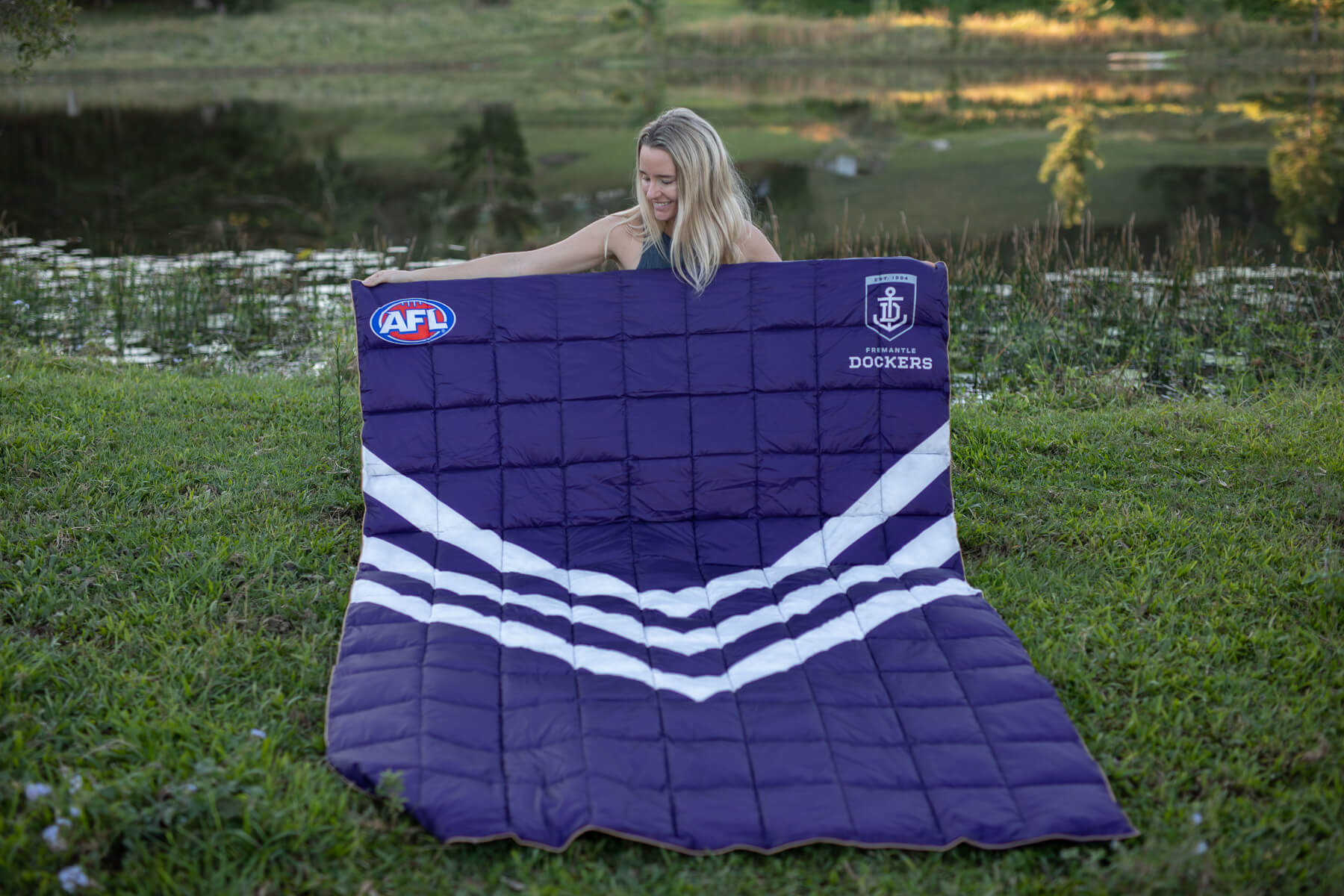 Fremantle Dockers - AFL Sustainable Down Puffy Blanket - Image 6