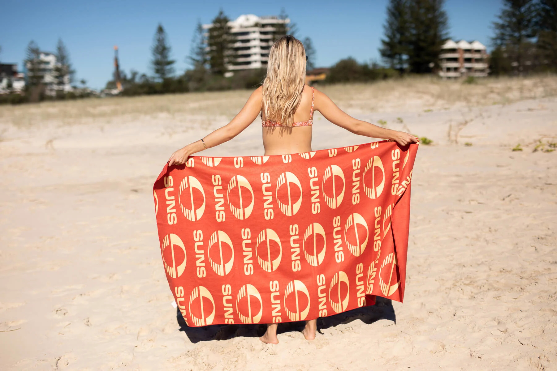Gold Coast SUNS - AFL Recycled Sand Free Beach Towel - Image 6