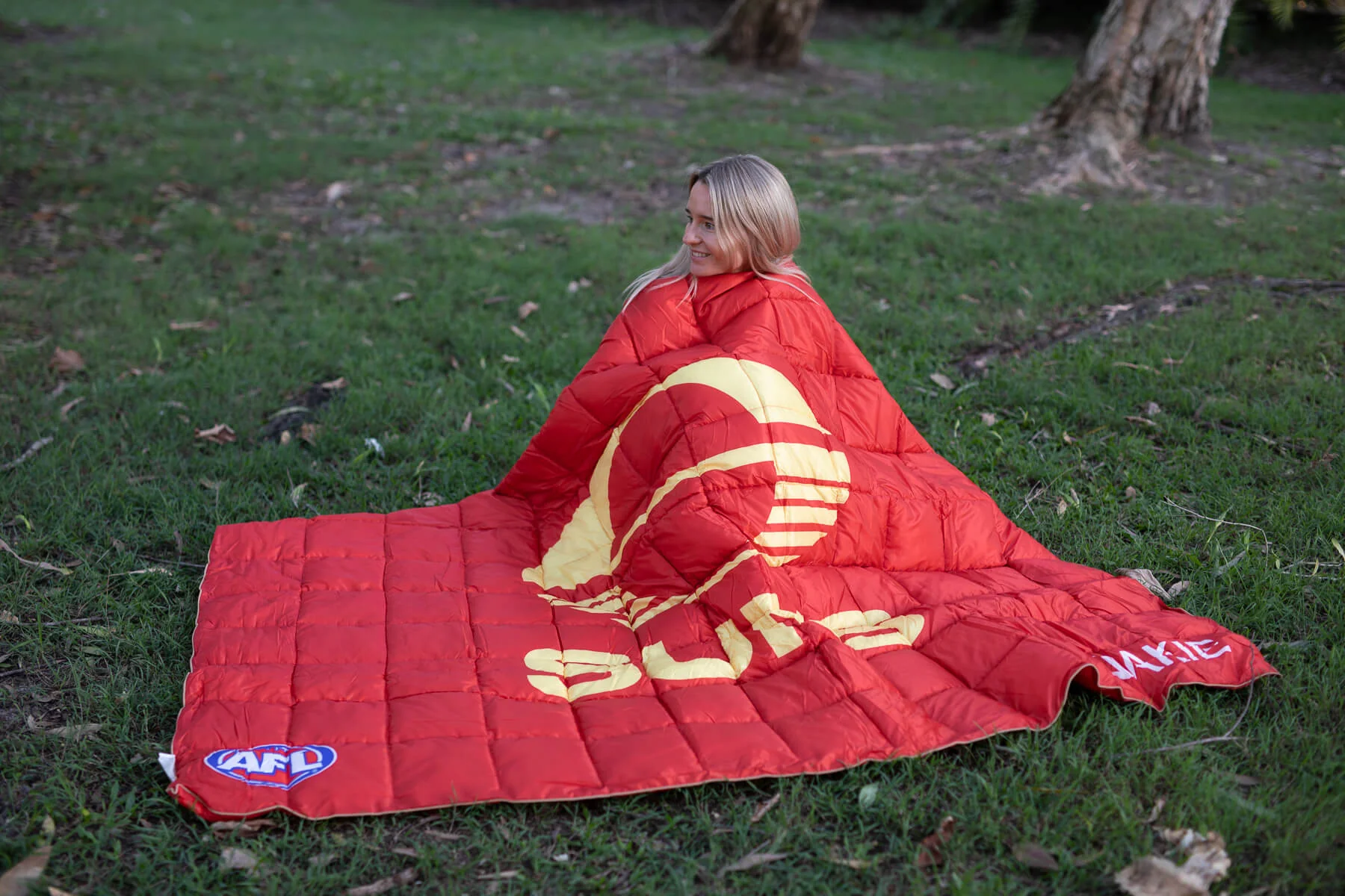 Gold Coast SUNS - AFL Sustainable Down Puffy Blanket - Image 6