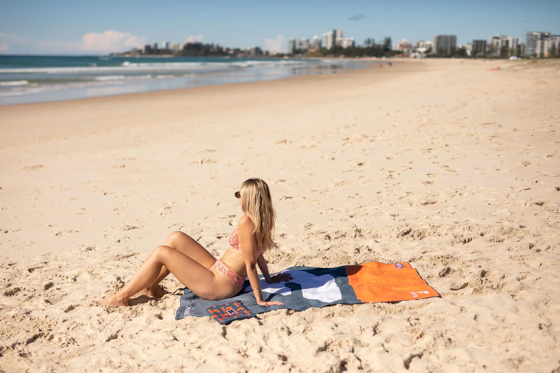 GWS Giants - AFL Recycled Sand Free Beach Towel - Image 8