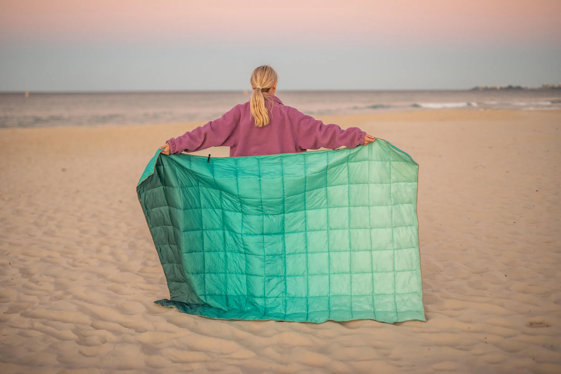Horizon Green - Sustainable Down Puffy Blanket - Image 8