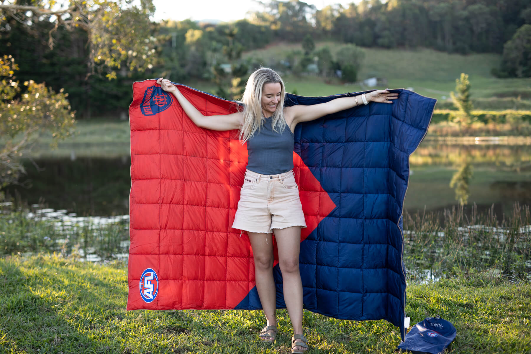 Melbourne Demons - AFL Sustainable Down Puffy Blanket - Image 5