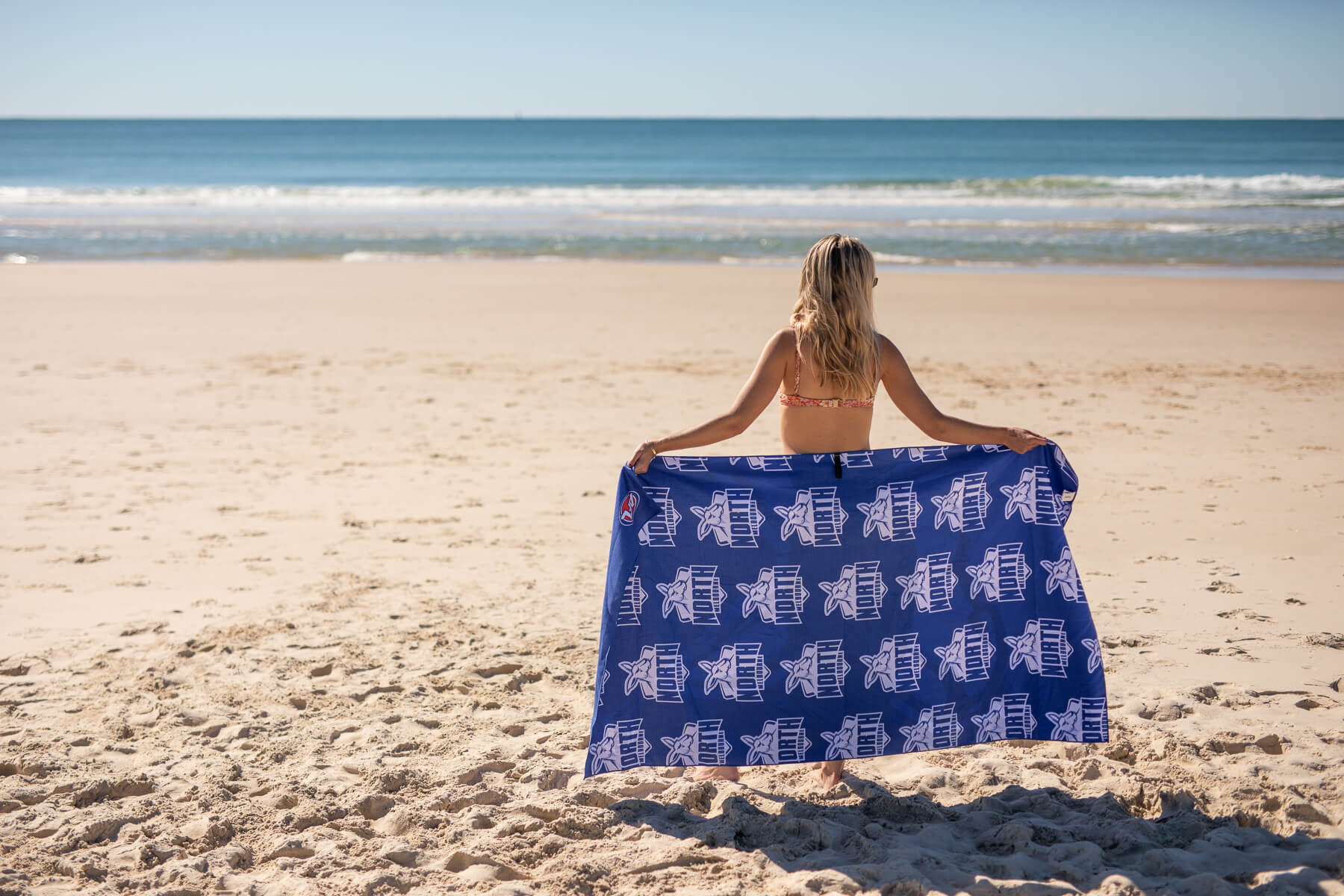 North Melbourne Kangaroos - AFL Recycled Sand Free Beach Towel - Image 8