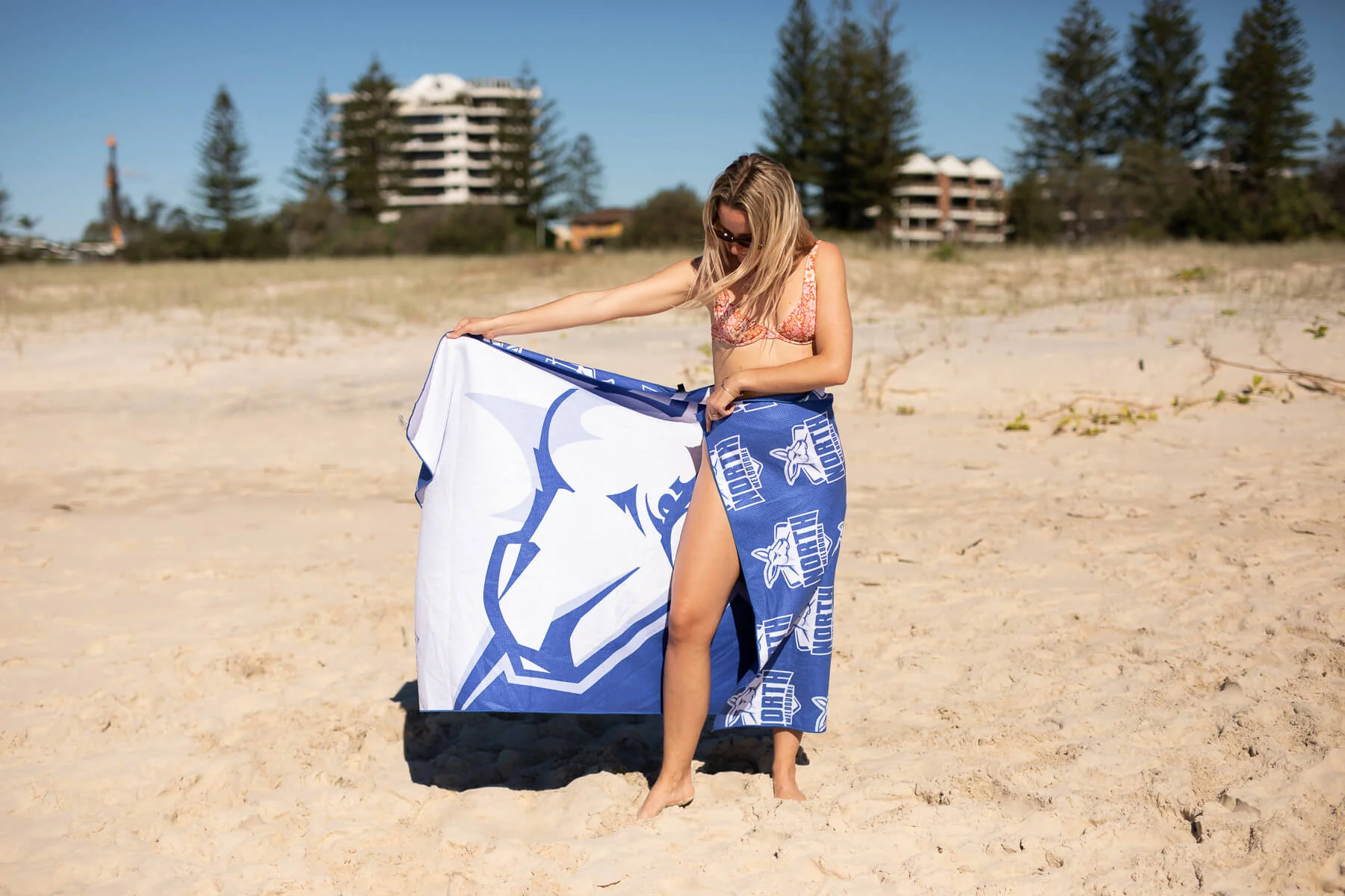 North Melbourne Kangaroos - AFL Recycled Sand Free Beach Towel - Image 9