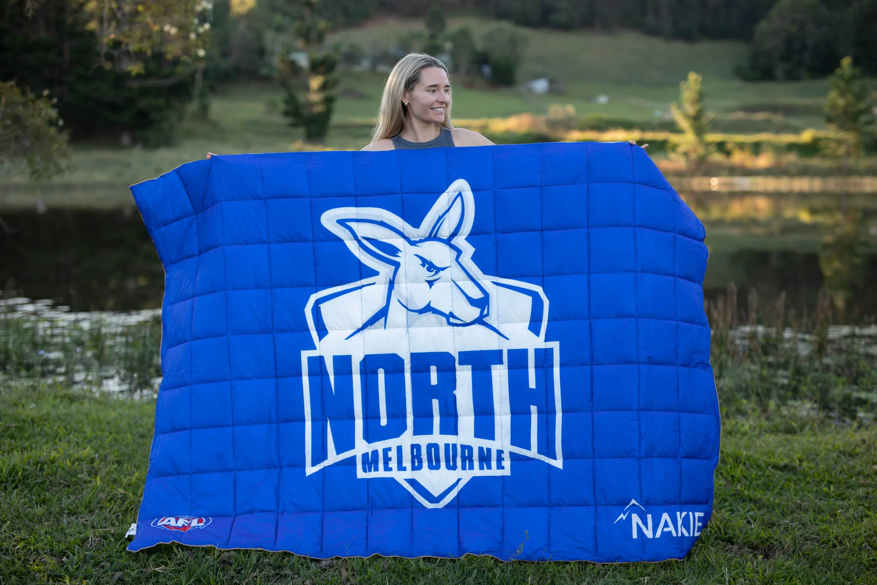 North Melbourne Kangaroos - AFL Sustainable Down Puffy Blanket - Image 4
