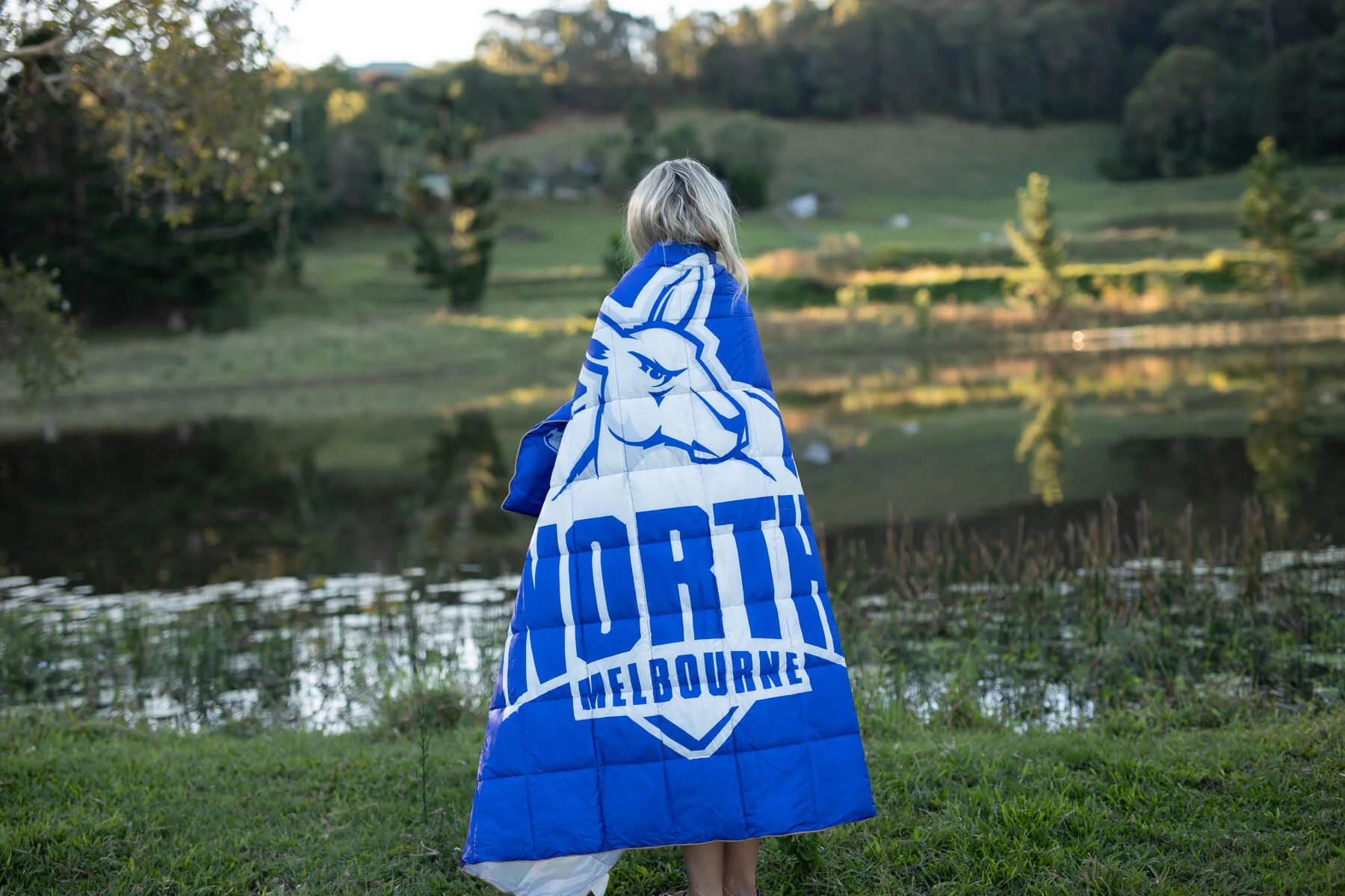 North Melbourne Kangaroos - AFL Sustainable Down Puffy Blanket - Image 5