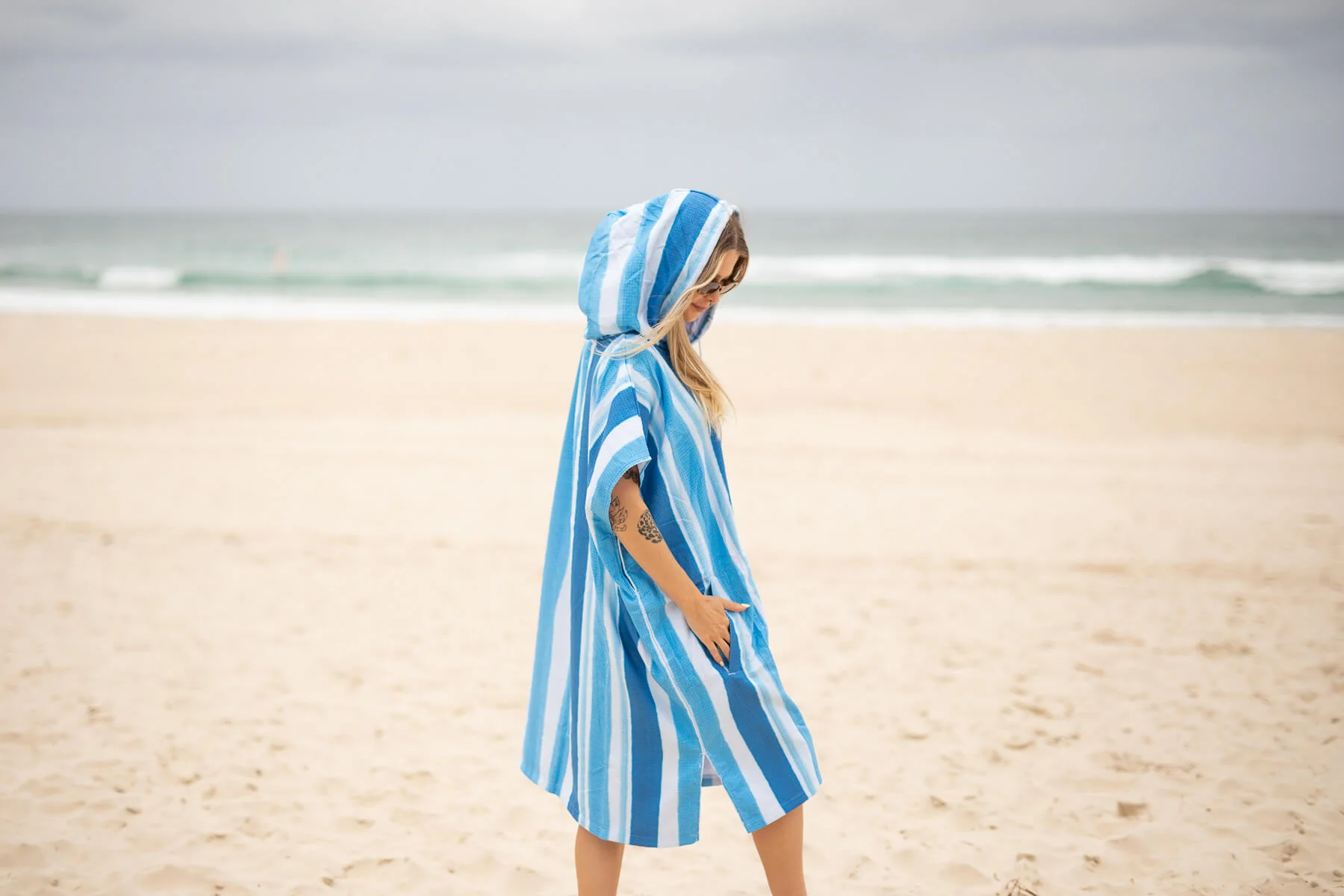 Ocean Breeze - Hooded Towel Recycled Sand Free - Image 9