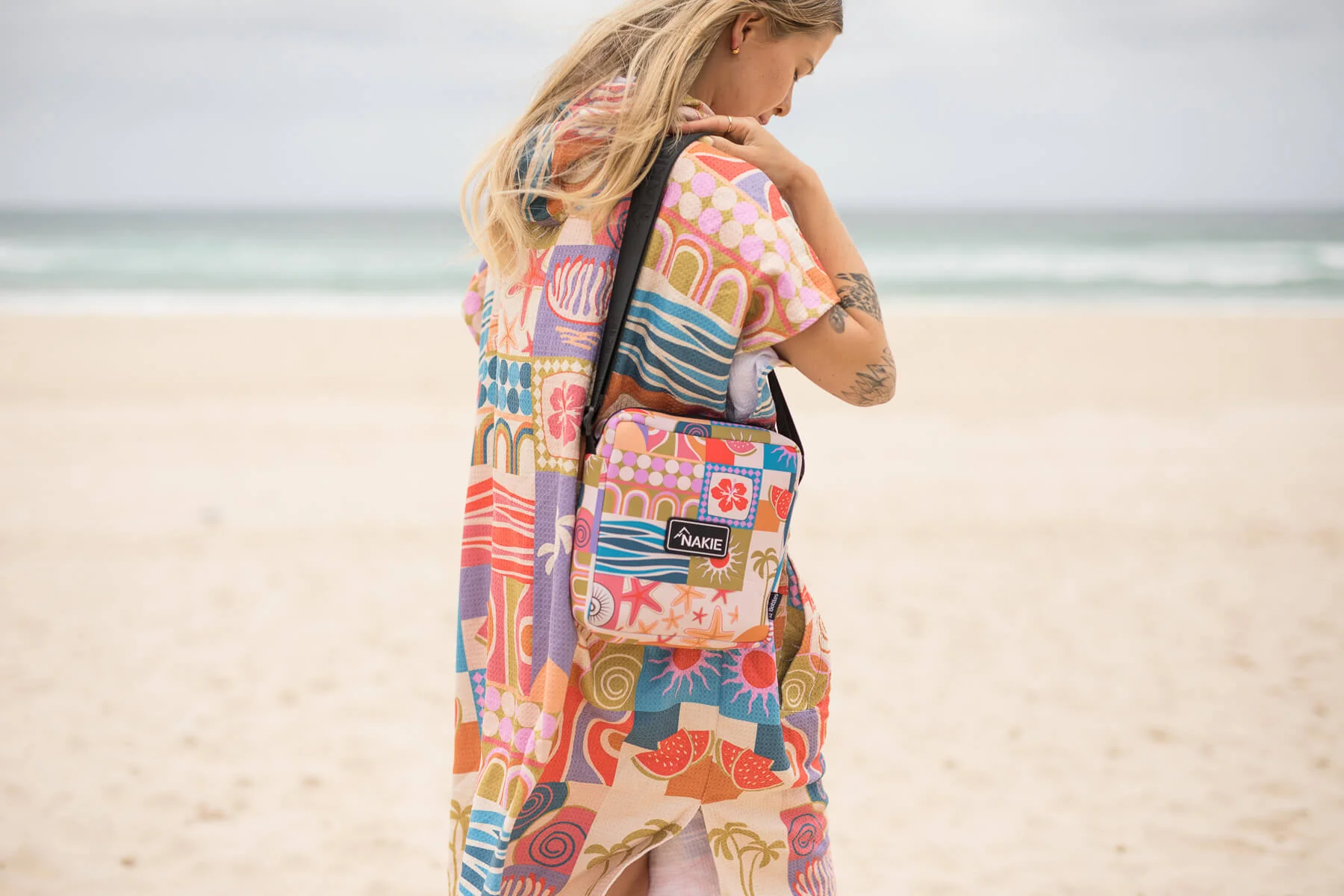 Retro Shores - Hooded Towel Recycled Sand Free - Image 5