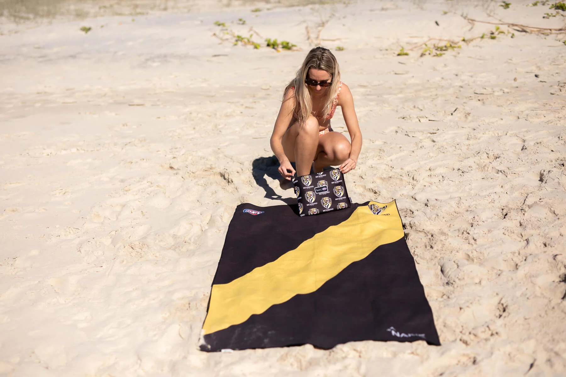 Richmond Tigers - AFL Recycled Sand Free Beach Towel - Image 2
