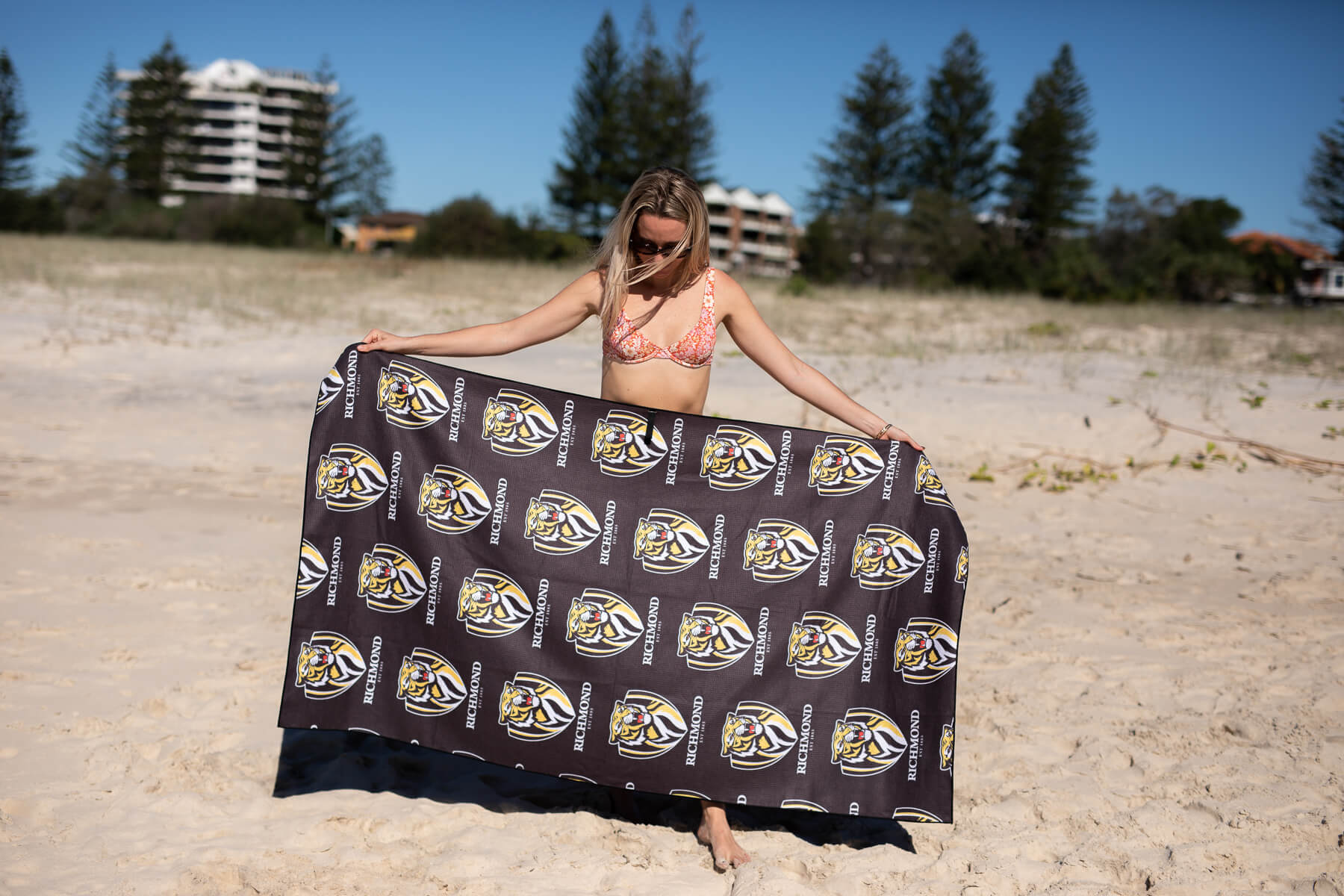Richmond Tigers - AFL Recycled Sand Free Beach Towel - Image 5