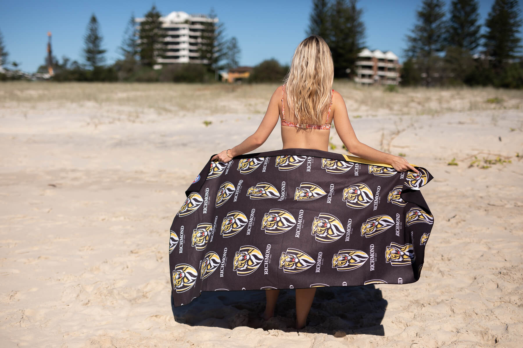 Richmond Tigers - AFL Recycled Sand Free Beach Towel - Image 6