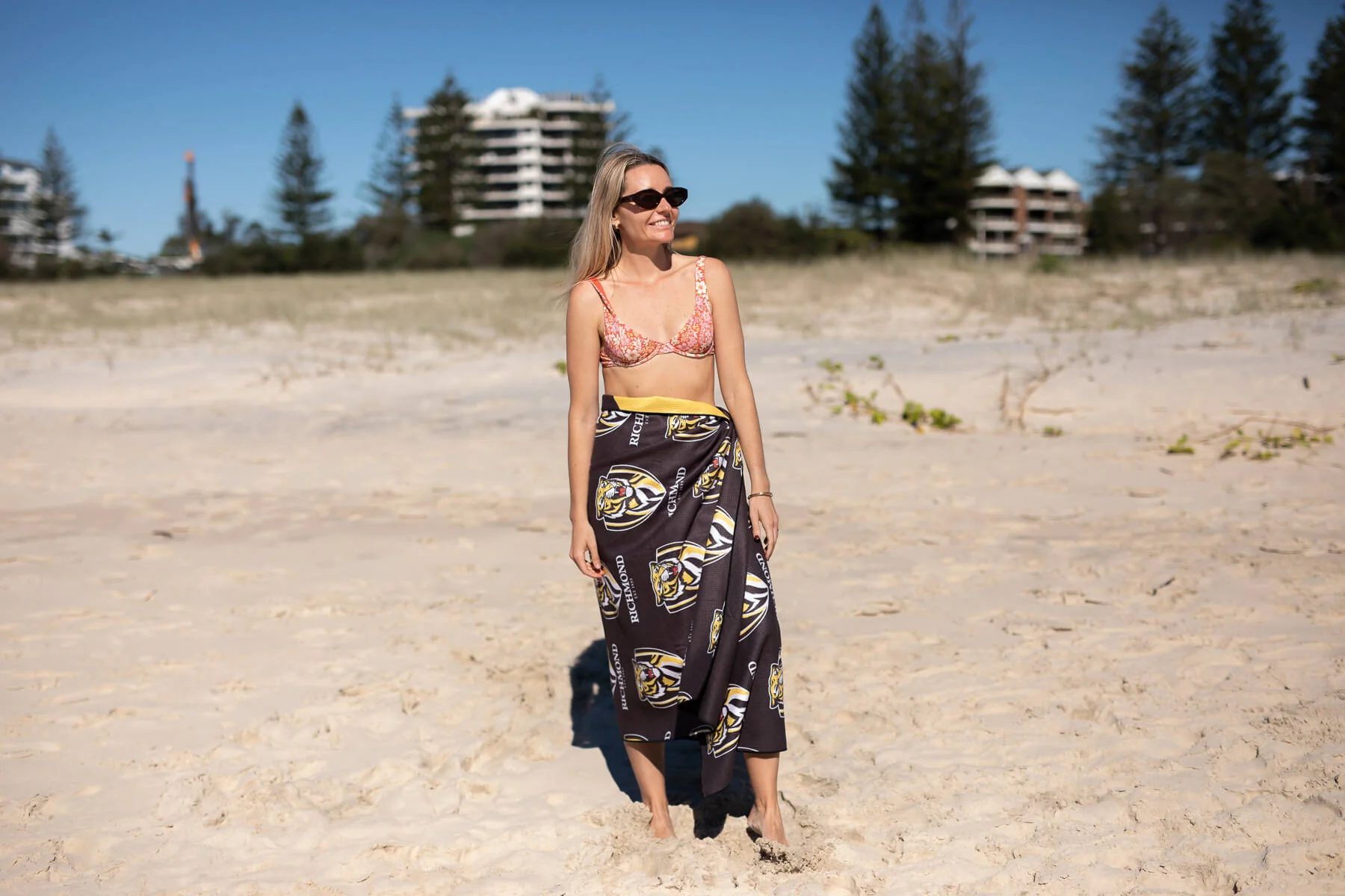 Richmond Tigers - AFL Recycled Sand Free Beach Towel - Image 7