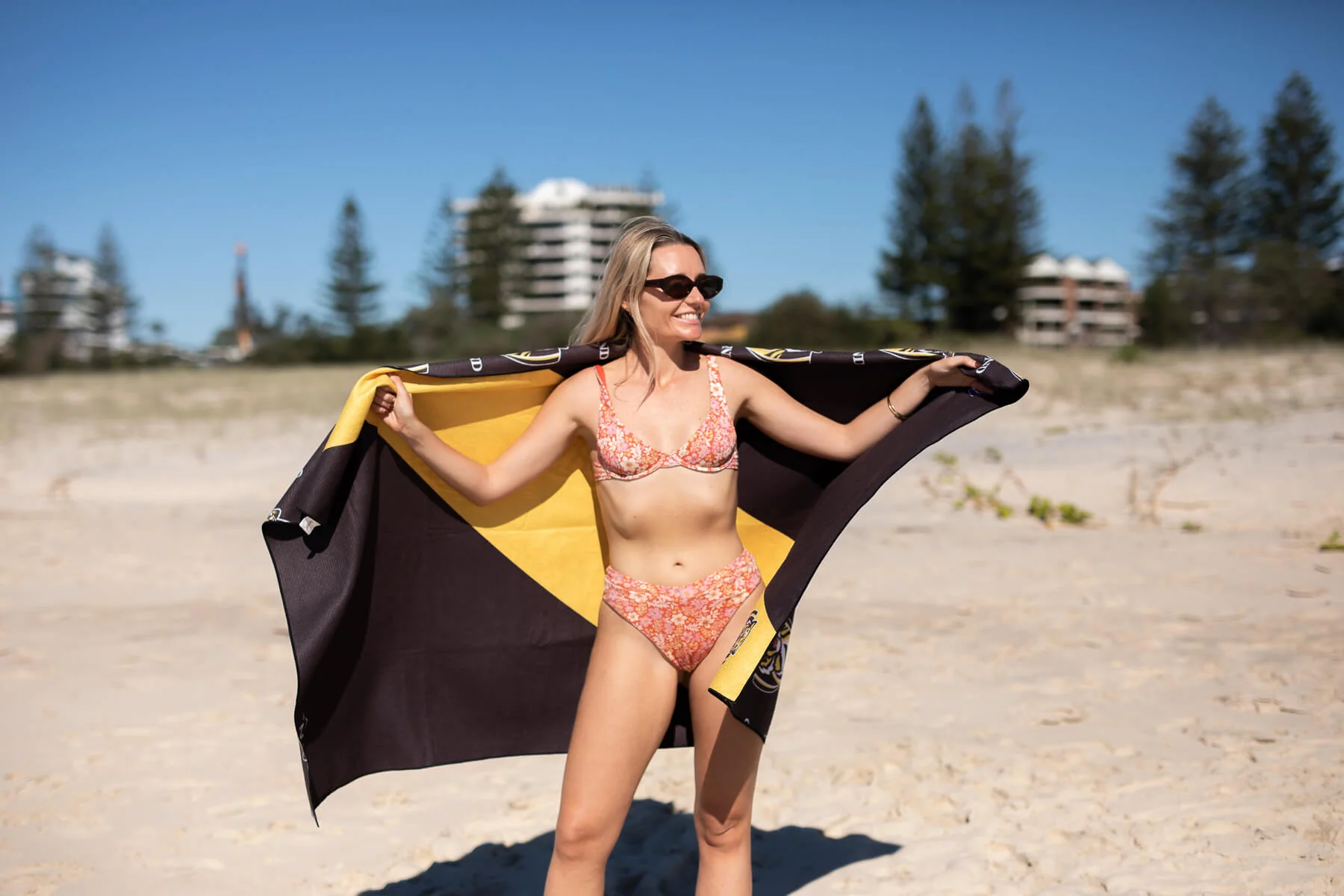 Richmond Tigers - AFL Recycled Sand Free Beach Towel - Image 8