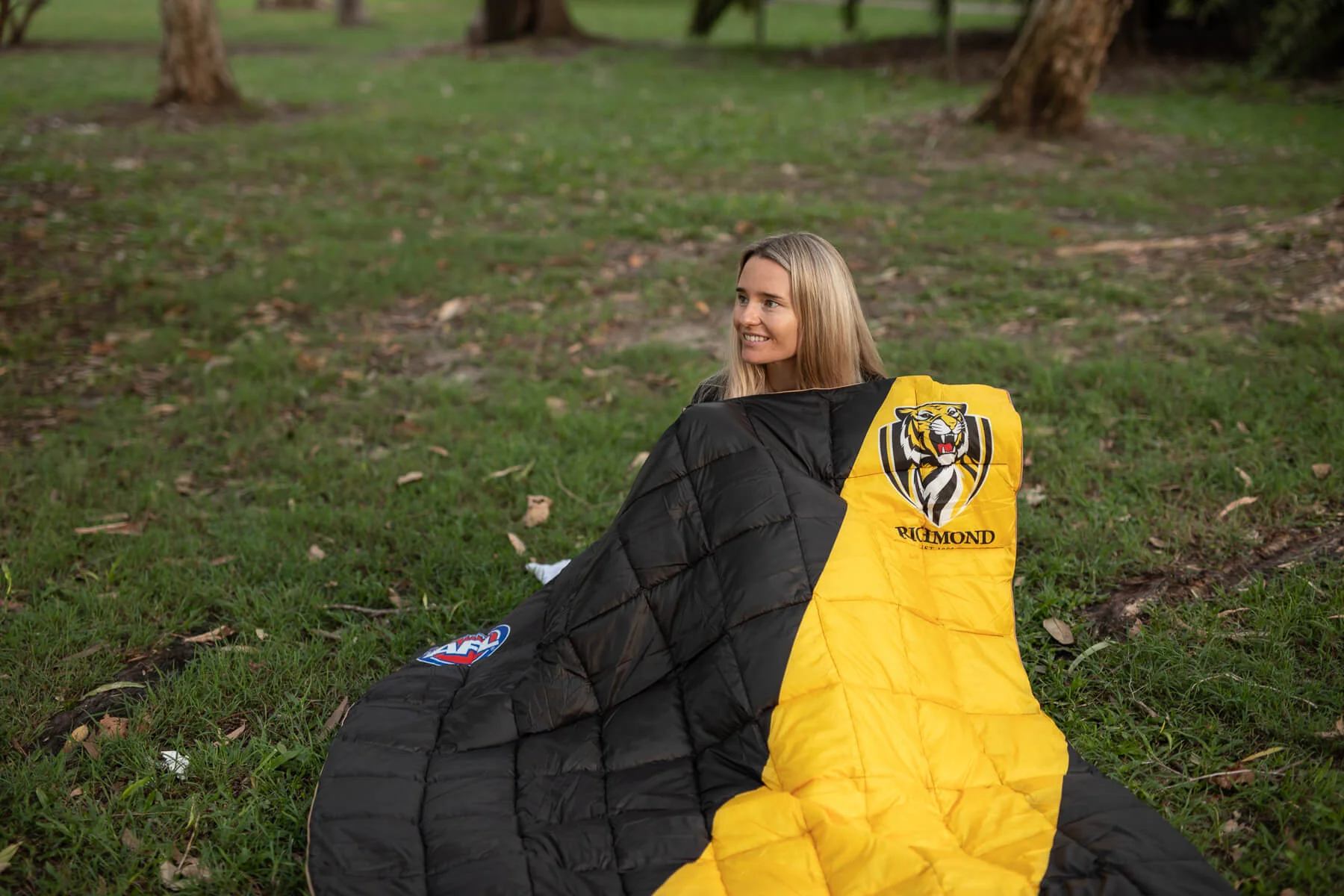 Richmond Tigers - AFL Sustainable Down Puffy Blanket - Image 4