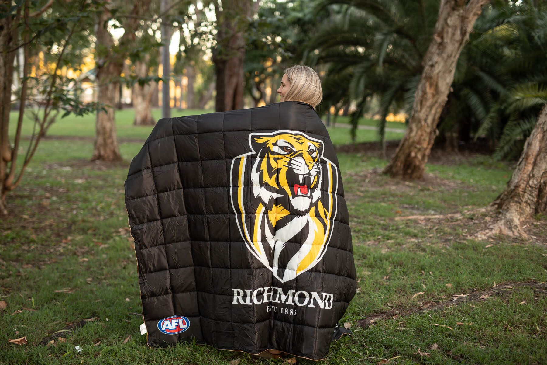 Richmond Tigers - AFL Sustainable Down Puffy Blanket - Image 5