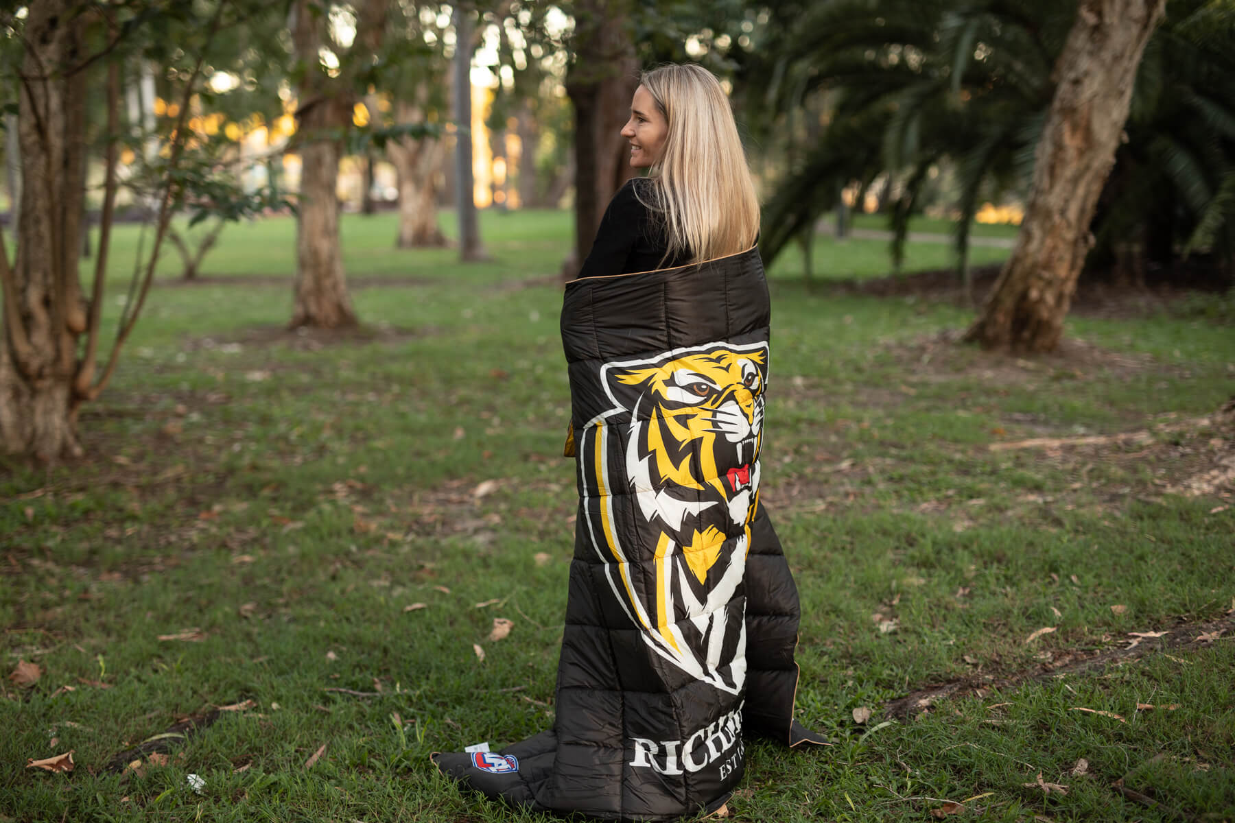 Richmond Tigers - AFL Sustainable Down Puffy Blanket - Image 6