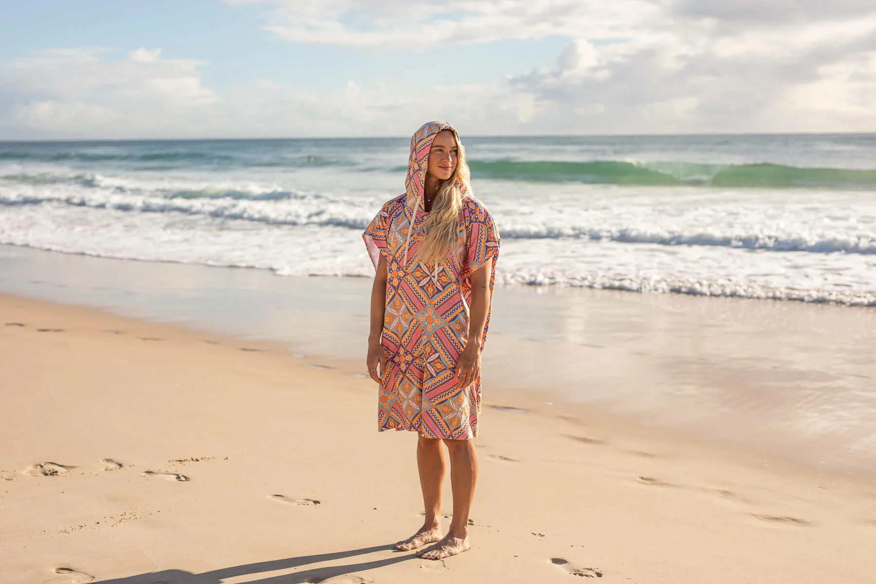Rosy Tides - Hooded Towel Recycled Sand Free - Image 11