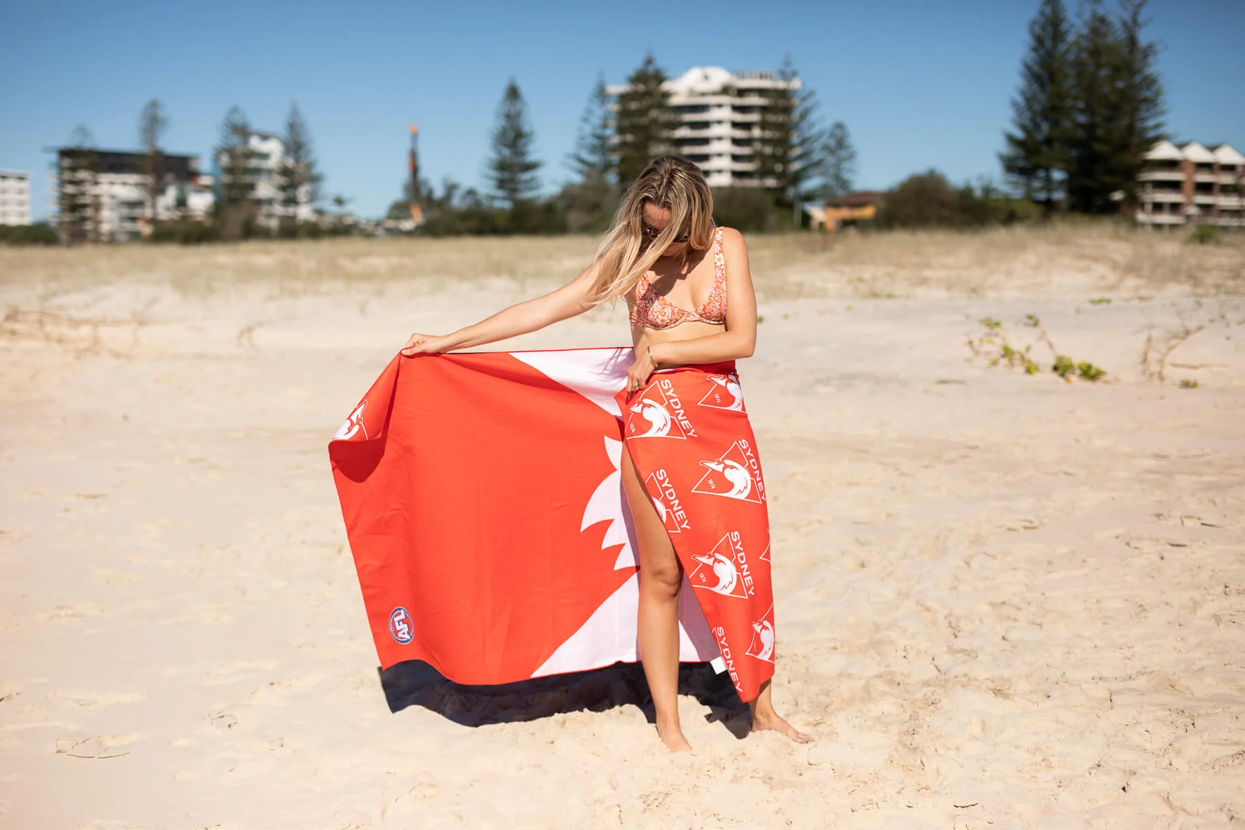 Sydney Swans - AFL Recycled Sand Free Beach Towel - Image 6