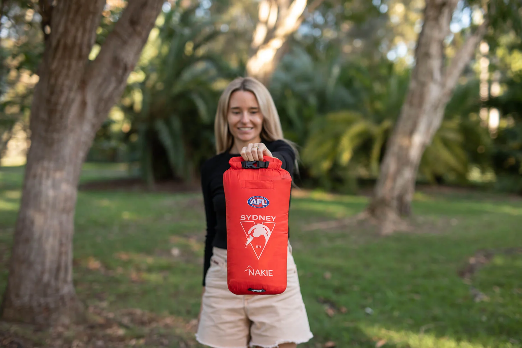Sydney Swans - AFL Sustainable Down Puffy Blanket - Image 5