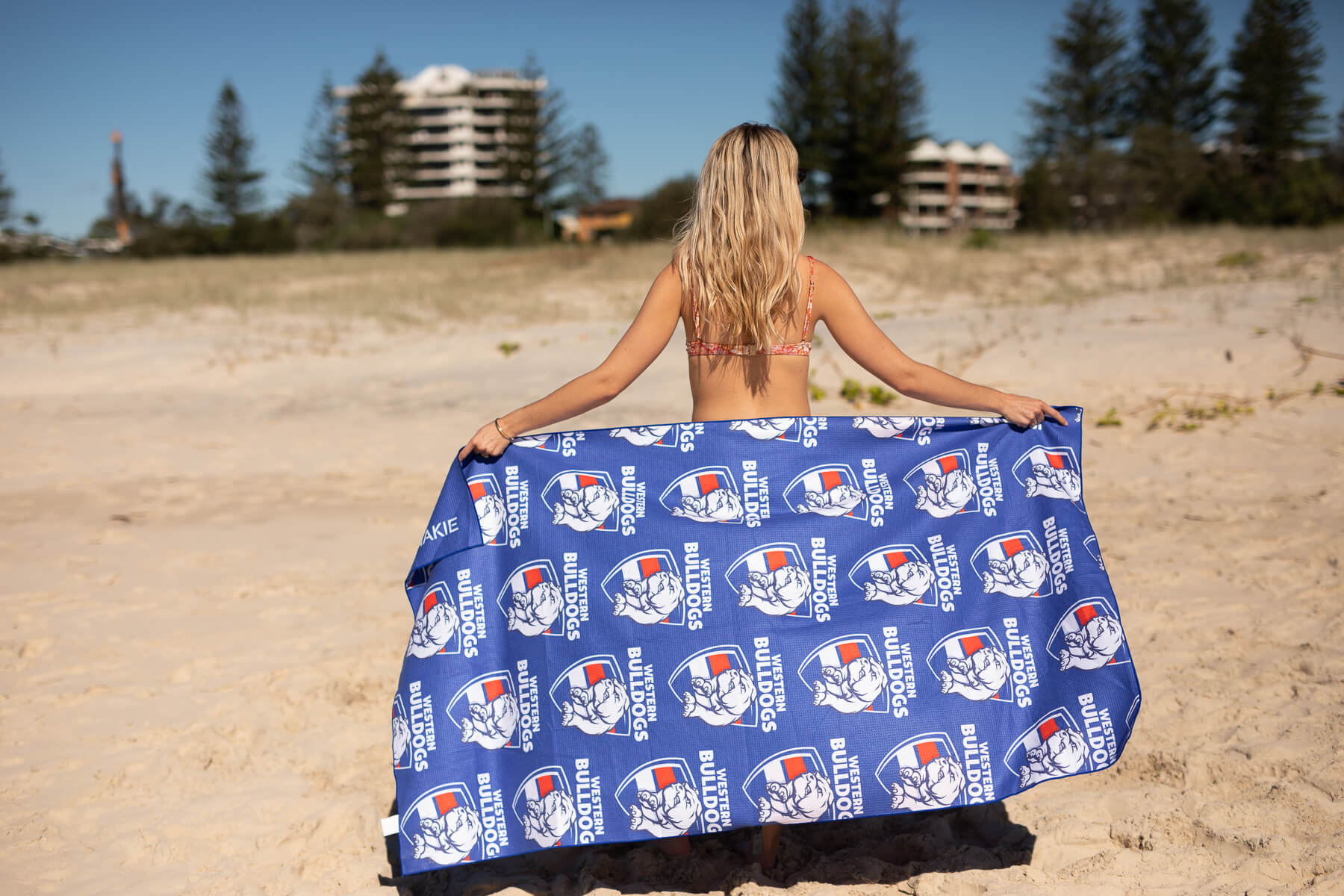 Western Bulldogs - AFL Recycled Sand Free Beach Towel - Image 6