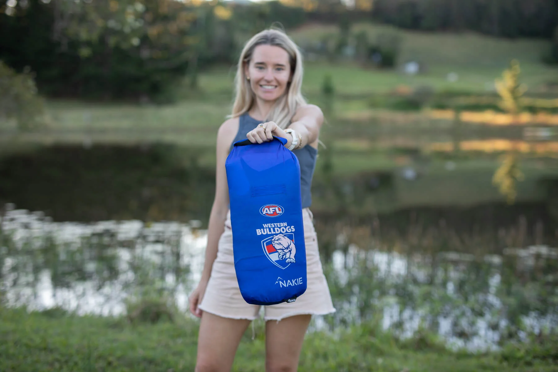 Western Bulldogs - AFL Sustainable Down Puffy Blanket - Image 5